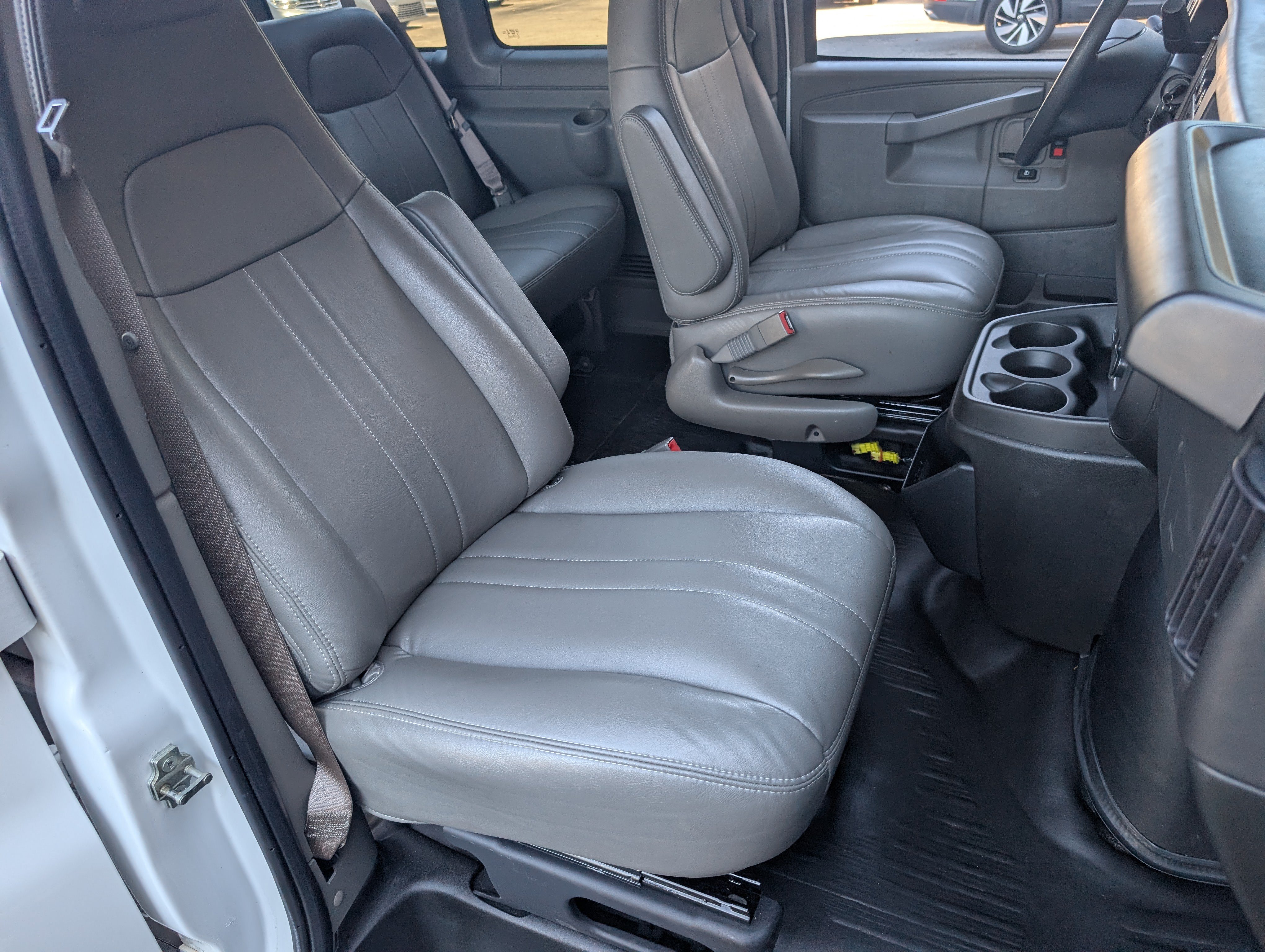 Used 2024 Chevrolet Express 3500 LS RWD image 22