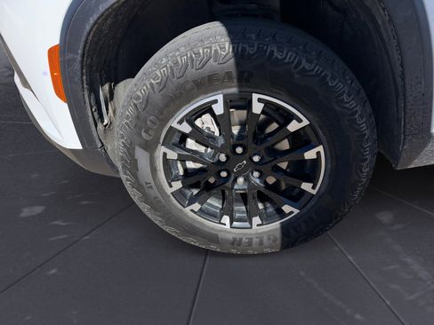 Used 2024 Chevrolet Traverse Z71 image 14