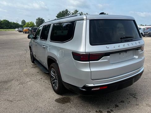 Used 2024 Jeep Wagoneer L Series II w/ Flexible Seating Group AWD/4WD image 5