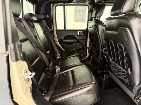 Used 2020 Jeep Gladiator Rubicon w/ Advanced Safety Group AWD/4WD image 27