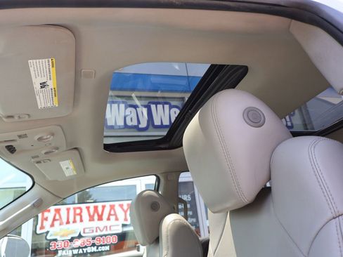 Used 2021 Buick Enclave Essence w/ Sound and Sites Package AWD/4WD image 19