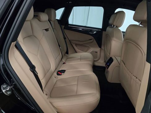 Certified 2025 Porsche Macan AWD/4WD image 25