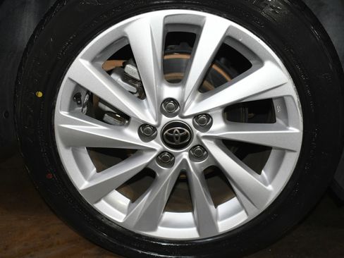 Used 2021 Toyota Camry LE image 67