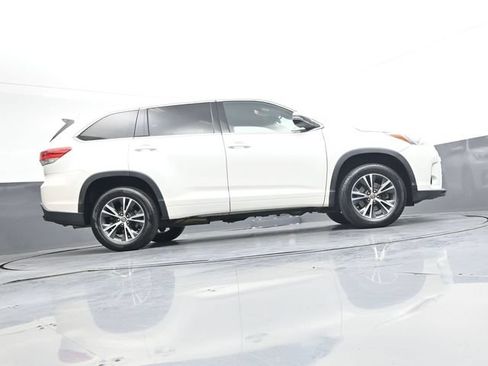 Used 2018 Toyota Highlander LE FWD image 31