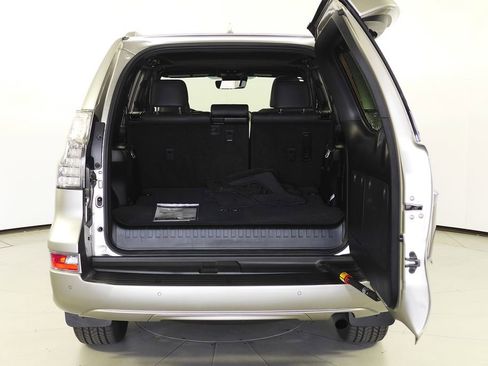 Used 2022 Lexus GX 460 Premium w/ Premium Package AWD/4WD image 10