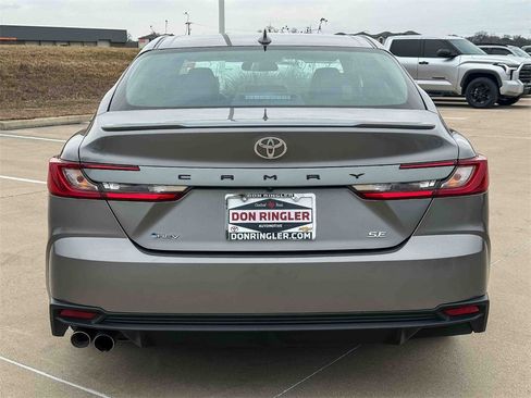 Used 2025 Toyota Camry SE image 4