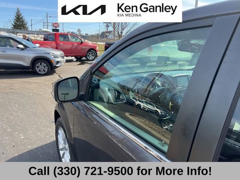 Used 2020 Dodge Grand Caravan SXT image 24