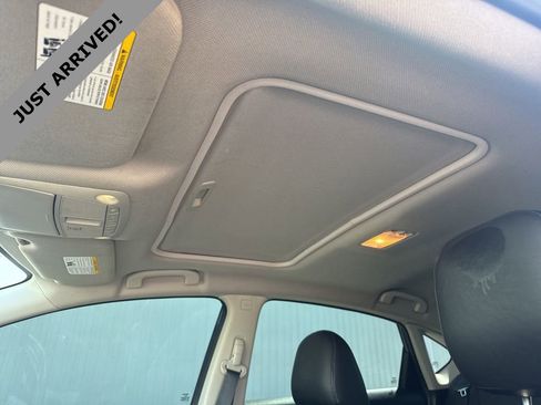 Certified 2018 Nissan Sentra SR w/ Premium Package (P02) image 11