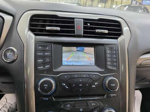 Used 2018 Ford Fusion SE FWD image 29
