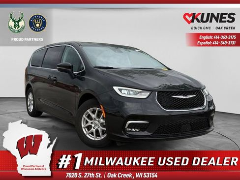Used 2023 Chrysler Pacifica Touring-L FWD image 1