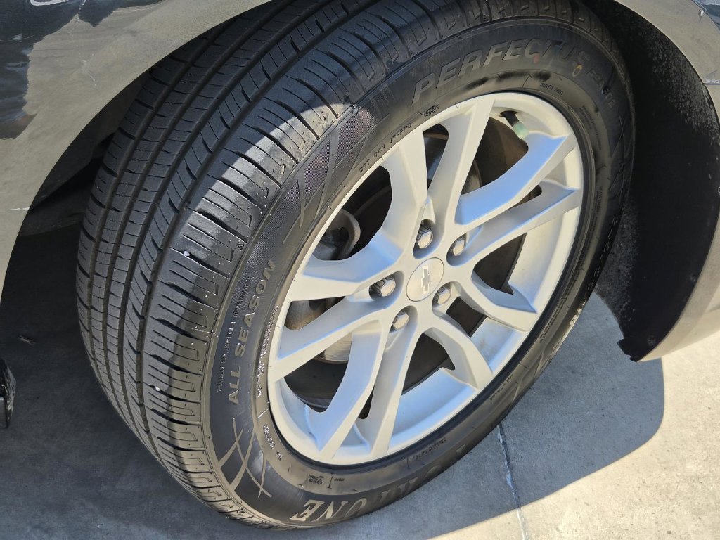 Used 2015 Chevrolet Camaro LS RWD image 5