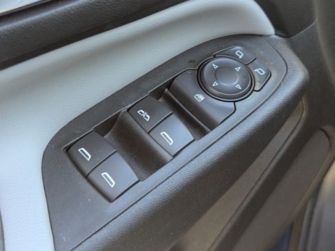 Used 2020 Chevrolet Equinox LT image 20