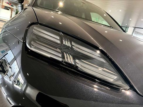 Used 2024 Porsche Macan 4 Electric image 15