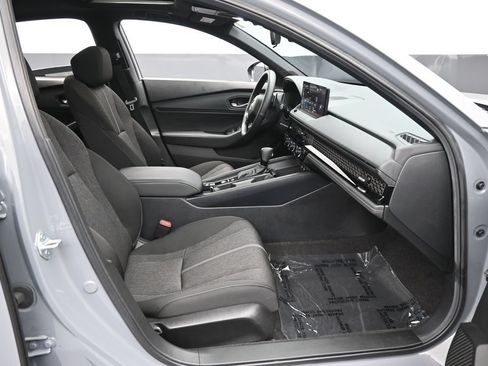 Used 2025 Honda Accord Sport image 32