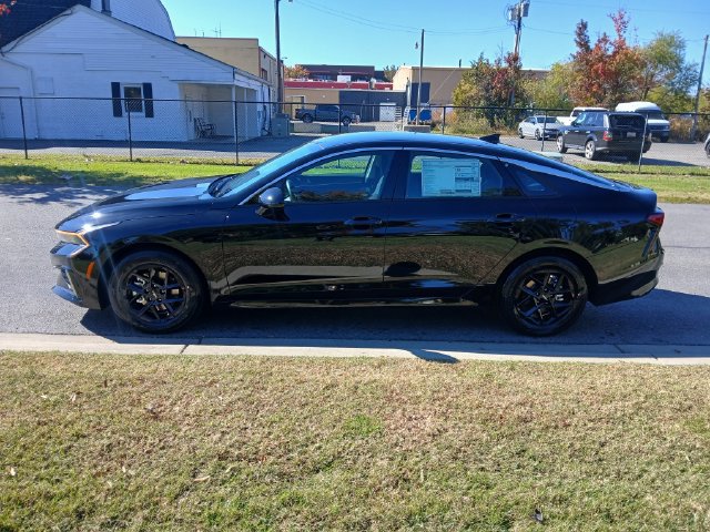 New 2027 Kia K5 LXS FWD image 3