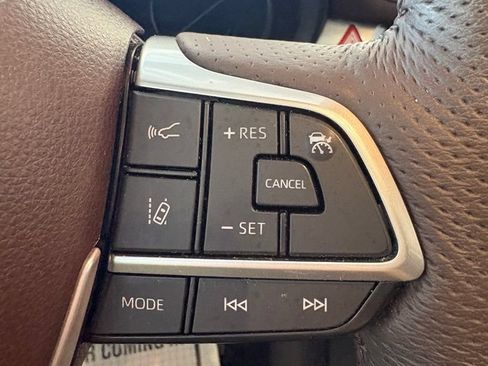 Used 2024 Toyota Sienna Platinum AWD/4WD image 18
