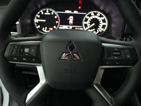 New 2026 Mitsubishi Outlander LE image 8