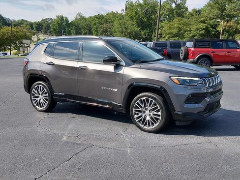 Used 2022 Jeep Compass Limited w/ Elite Group AWD/4WD image 2