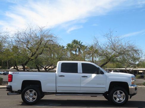 Used 2015 Chevrolet Silverado 2500 LT w/ LT Convenience Package image 3