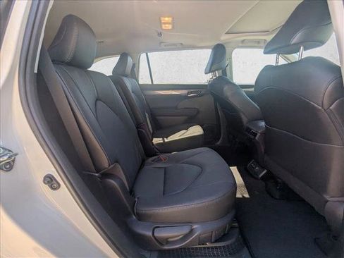 Used 2021 Toyota Highlander Limited image 20