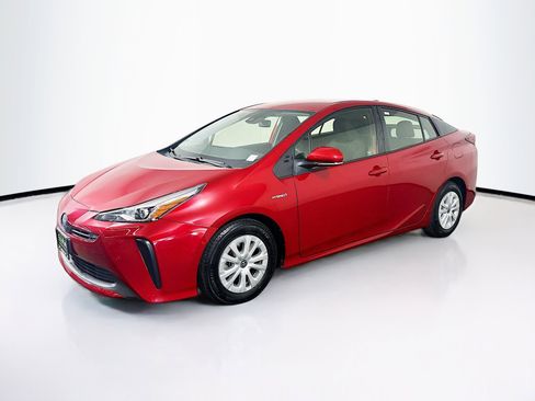 Used 2021 Toyota Prius LE FWD image 3