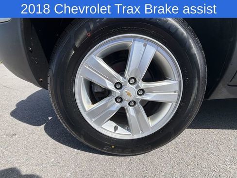 Used 2018 Chevrolet Trax LT w/ LT Convenience Package AWD/4WD image 18