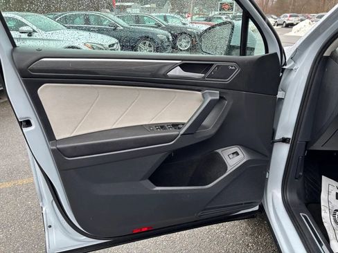 Used 2019 Volkswagen Tiguan SEL Premium image 16