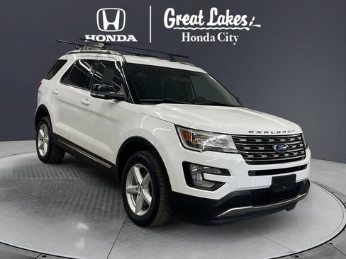 Used 2017 Ford Explorer XLT AWD/4WD image 1