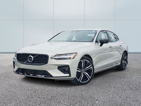 Used 2021 Volvo S60 T5 R-Design image 1