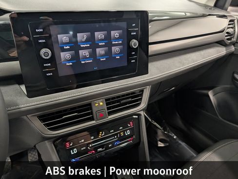 Used 2025 Volkswagen Taos SE AWD/4WD image 16