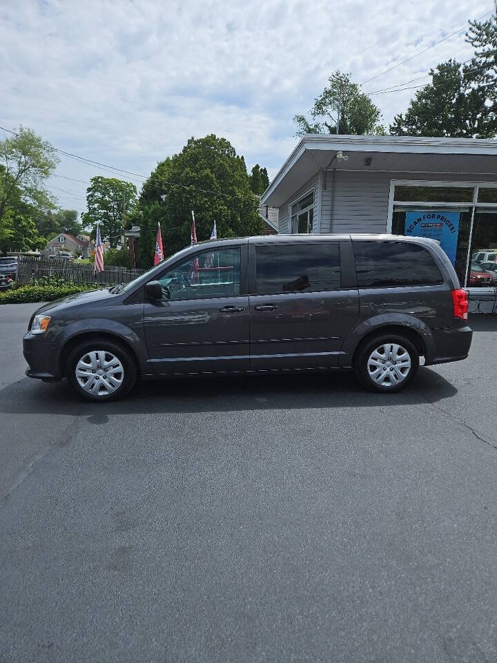 Used 2017 Dodge Grand Caravan SE w/ Power Window Group FWD image 9