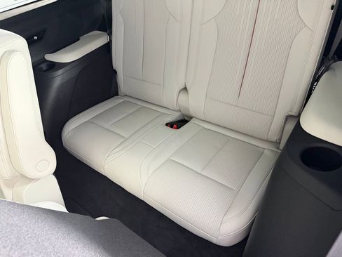 Used 2026 Cadillac Vistiq Sport image 29