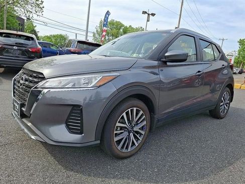 Certified 2024 Nissan Kicks SV image 3