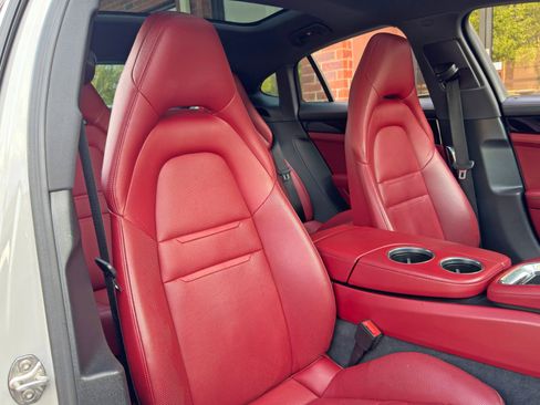 Used 2021 Porsche Panamera image 40