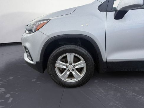 Used 2022 Chevrolet Trax LS w/ Tint and Cruise Package image 15