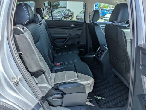 Used 2023 Volkswagen Atlas SE AWD/4WD image 32