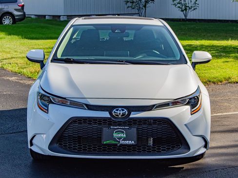 Used 2020 Toyota Corolla LE w/ LE Convenience Package FWD image 2