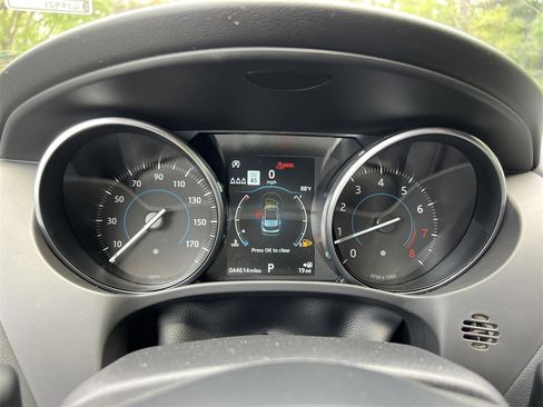 Used 2020 Jaguar F-PACE Premium image 23