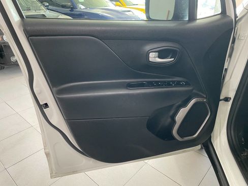 Used 2023 Jeep Renegade Latitude w/ Premium Group image 15