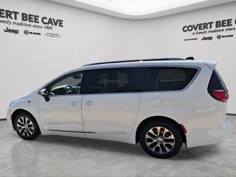 Used 2023 Chrysler Pacifica Pinnacle image 6