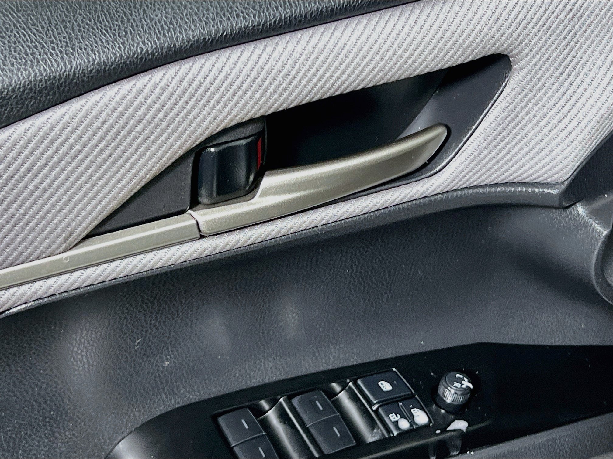 Used 2025 Toyota Camry SE w/ Convenience Package FWD image 10