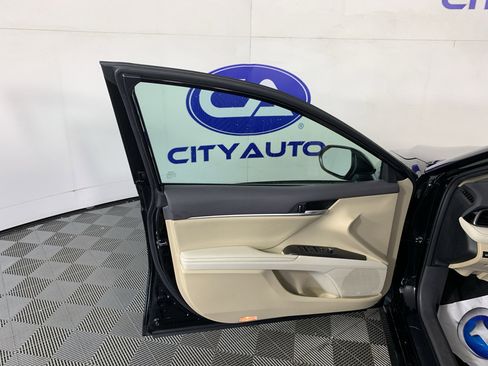 Used 2023 Toyota Camry XLE w/ Cold Weather Package FWD image 14