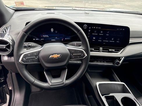 Used 2025 Chevrolet Equinox LT AWD/4WD image 17