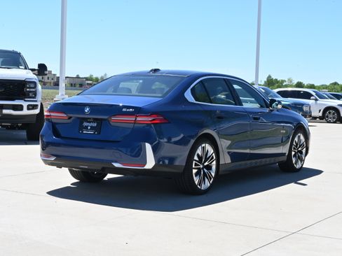 New 2026 BMW 530i RWD image 8