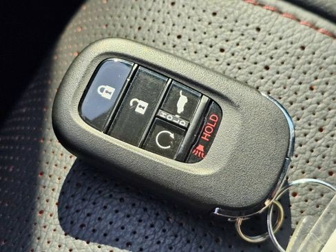 Used 2025 Honda Pilot Black Edition image 41