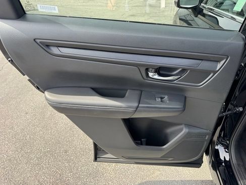 Used 2025 Honda CR-V LX image 30