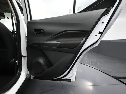 Used 2021 Nissan Kicks S image 39