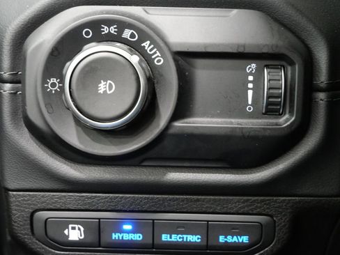 Used 2024 Jeep Wrangler Unlimited Sahara AWD/4WD image 15
