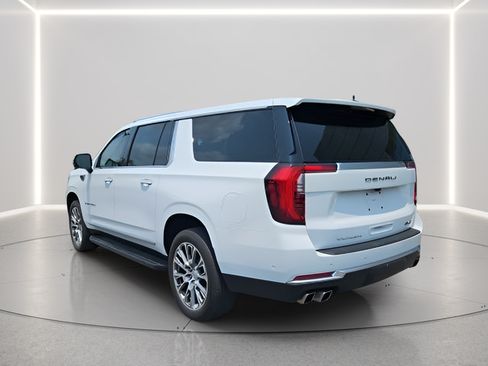 Used 2025 GMC Yukon XL Denali AWD/4WD image 3