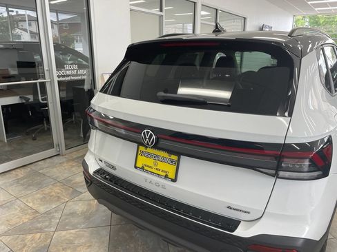 New 2026 Volkswagen Taos SE AWD/4WD image 7